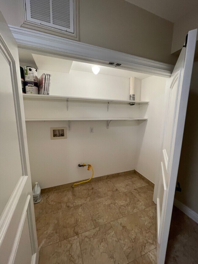 Building Photo - 282 Vernon Ave