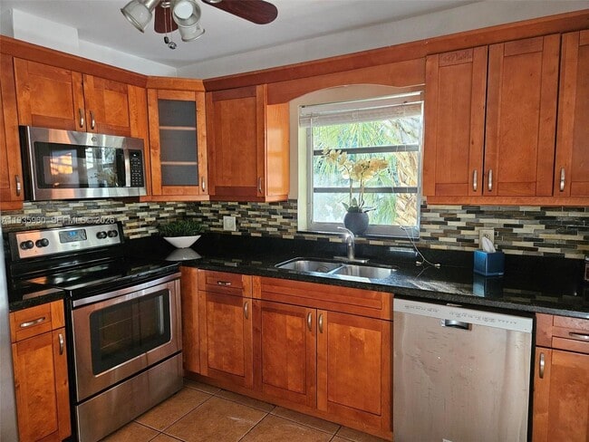 Building Photo - 5140 SW 40th Ave