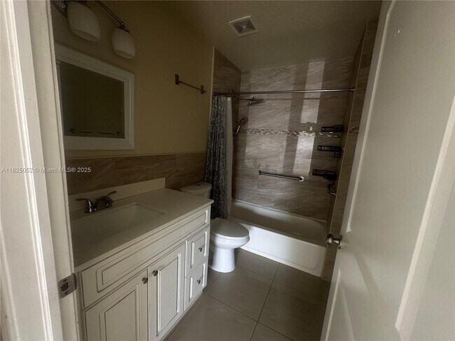Building Photo - 3104 Tarpon Dr