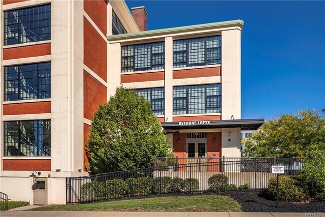 Building Photo - 2917 Main St