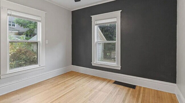 Building Photo - 240 Calkins Ave SE