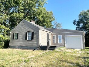 Building Photo - Near Westside 3BR House w/Garage!