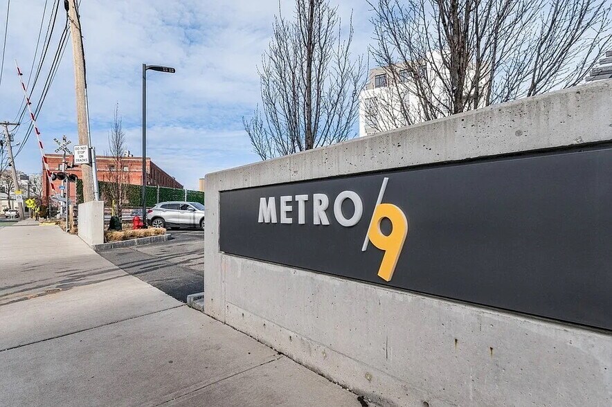 Building Photo - 9 Medford St