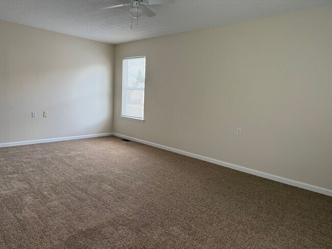 Building Photo - 3 bedroom 2 full bath house