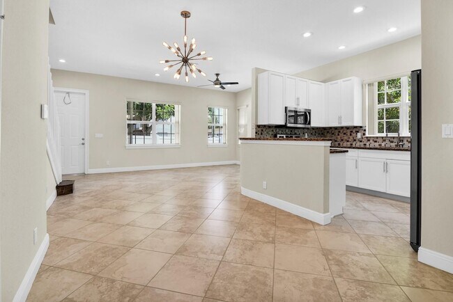 Building Photo - 3432 NE 15th Ave