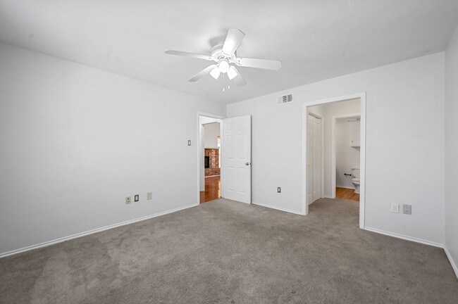 Building Photo - UPDATED 2 Bed, 2 Full Bath Condo in Carrol...