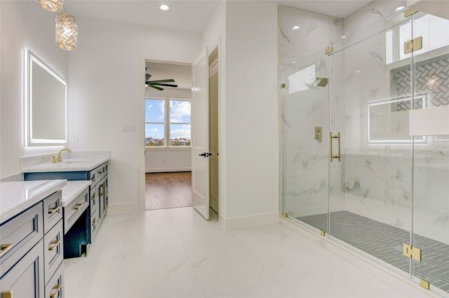 Building Photo - 6814 Hartland St