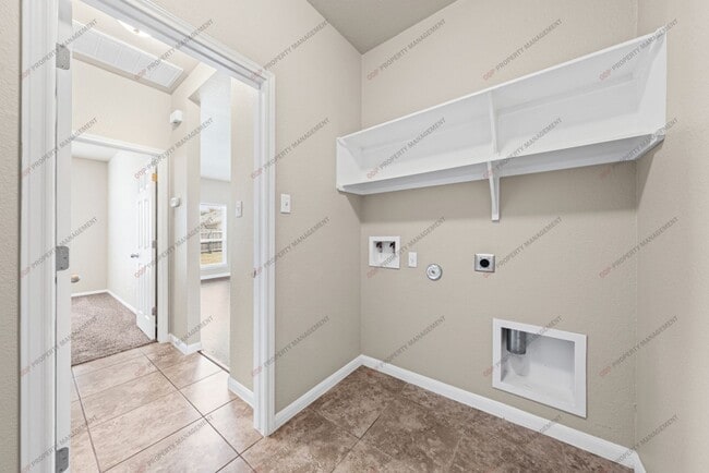 Building Photo - 8012 Redbrush