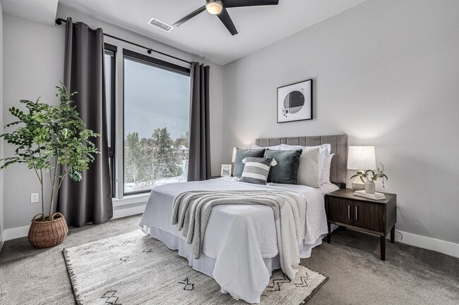 Building Photo - 6618 E Lowry Blvd