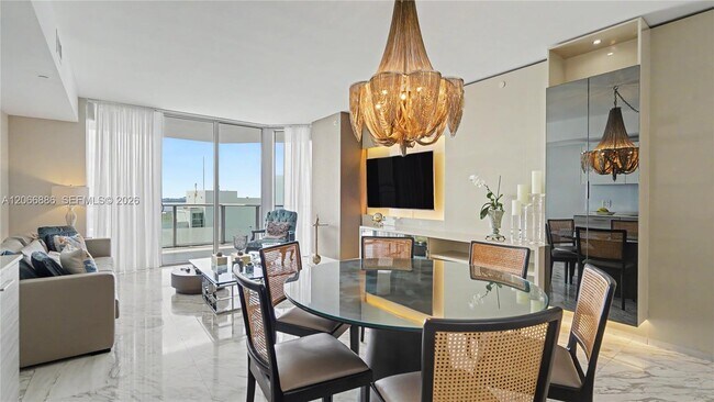 Building Photo - 1300 Brickell Bay Dr