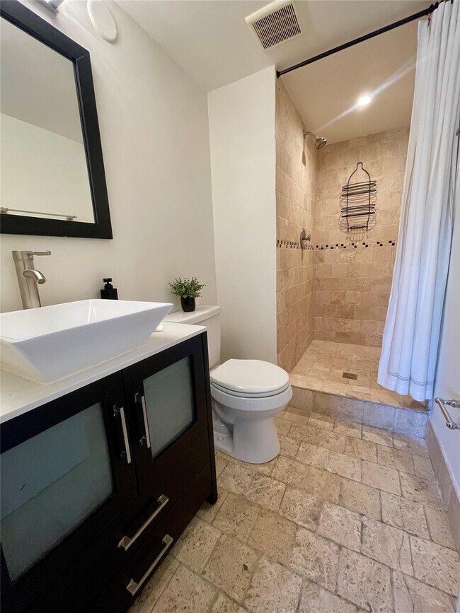 Building Photo - 2901 NE 51st St