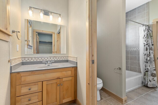 Building Photo - 348 Meadow View Pky