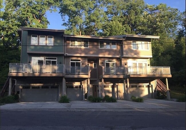 Primary Photo - 2872 W 11th St