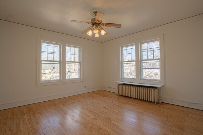 Building Photo - 2222 E Park Pl