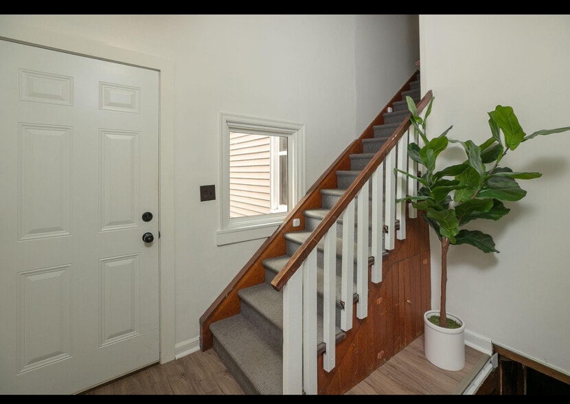 Side Door Entrance - 1126 7th Ave SE