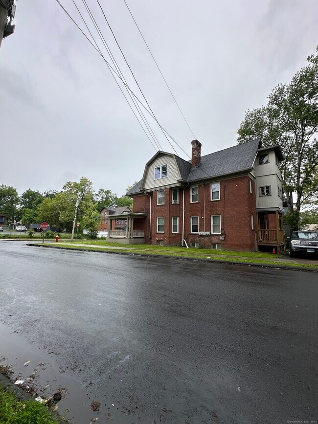 Building Photo - 483 Edgewood St