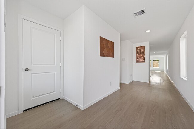 Building Photo - 6274 Alder Crk Dr