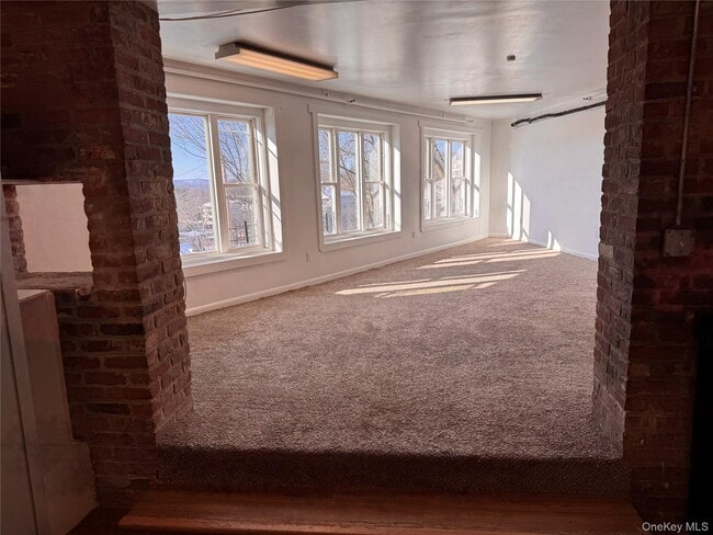 Building Photo - 175 Main St