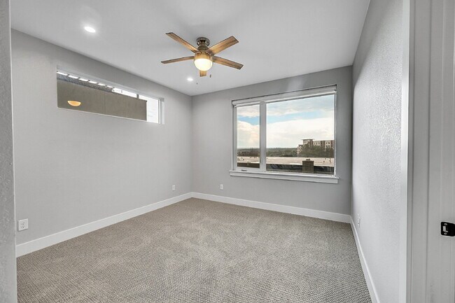 Building Photo - $2,595.00 - 2 Bedrooms, 2.2 Bathrooms, Townhouse in Denver with Roof deck!