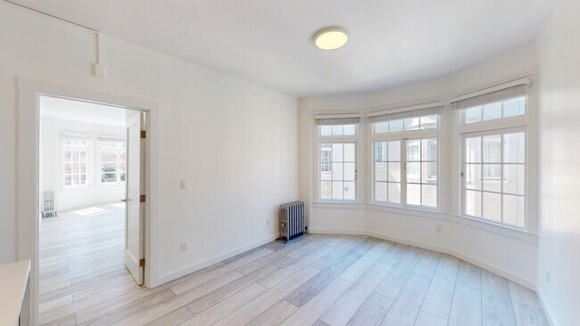 Building Photo - 946 Hayes St