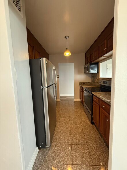 Building Photo - 4230 N Marine Dr