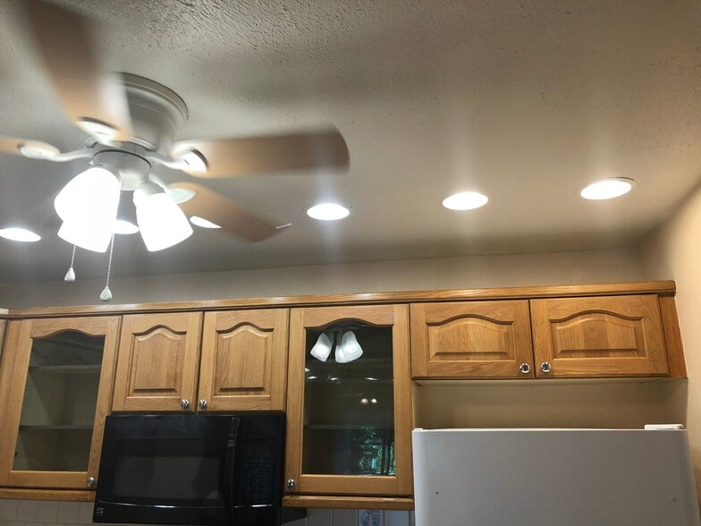 Building Photo - 22 Kenmar Dr