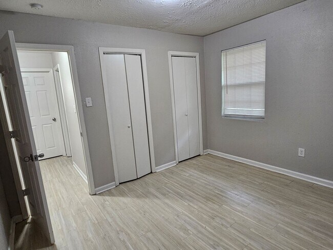 Building Photo - Lawrence Rd 227-229 (Duplex)
