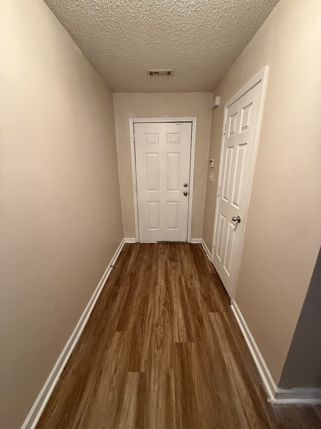 Building Photo - 460 Parkway Rd