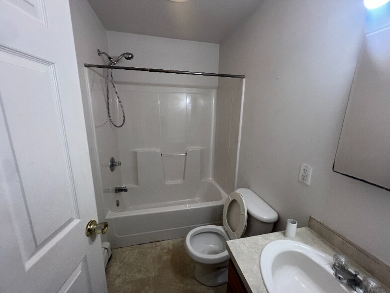 Building Photo - 17 Judith St