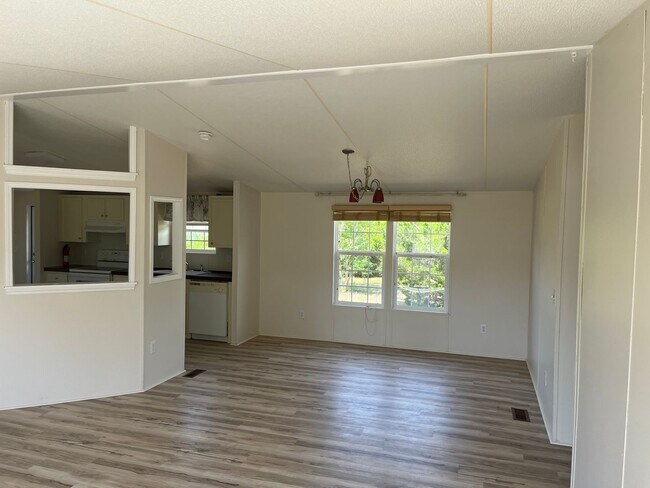 Building Photo - Close to Carolina Beach!