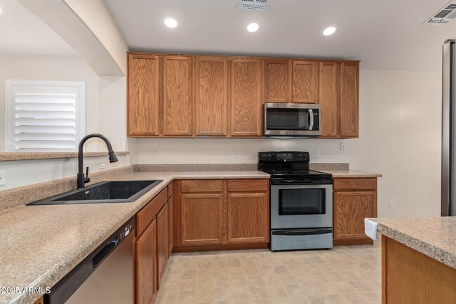 Building Photo - 4410 N 124th Ave