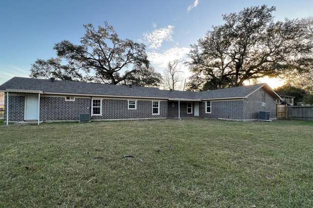 Building Photo - 2501 Maple St