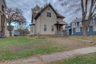 Building Photo - SL POS631