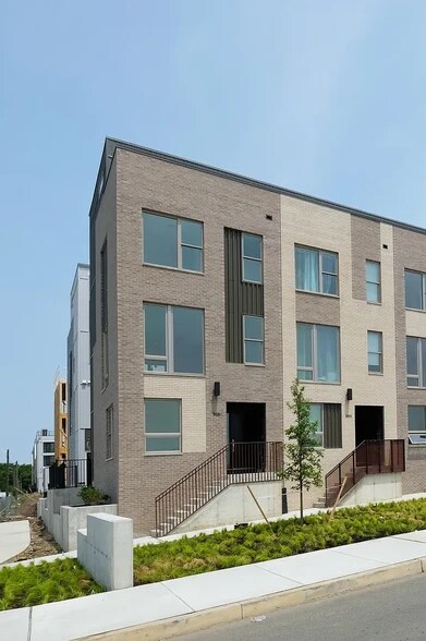 Building Photo - 3001 Schirra Ln