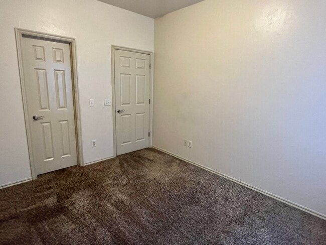 Building Photo - Great 3 Bed, 2 Bath Duplex In Edmond!!