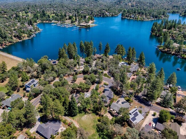 Building Photo - Golf Course Home in Lake of the Pines with Stunning Views!