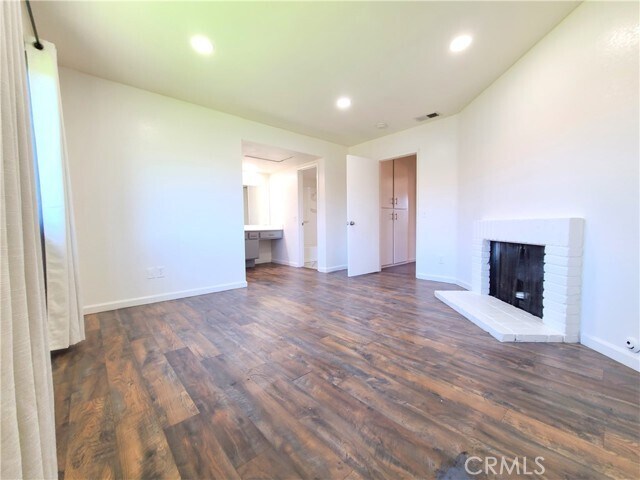 Building Photo - 1077 S Santo Antonio Dr