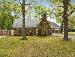 Building Photo - Updated and charming 3 bed, 2 bath with SU...