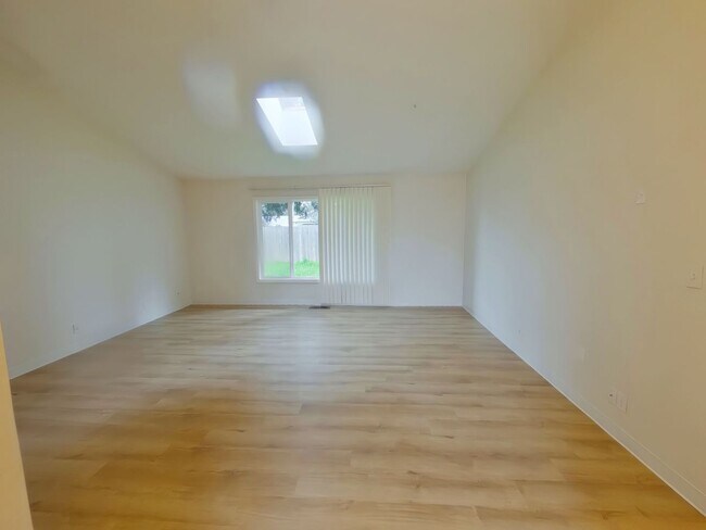 Building Photo - 2310 Snelling Dr