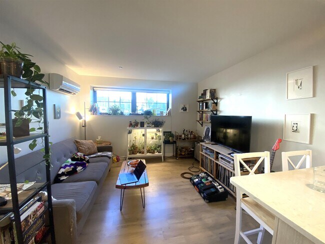 Building Photo - 9 Soden St