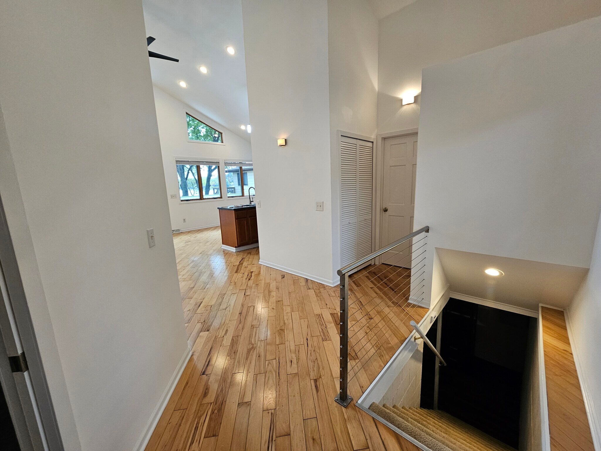 Interior at front entrance - 4301 Quaker Trl NE