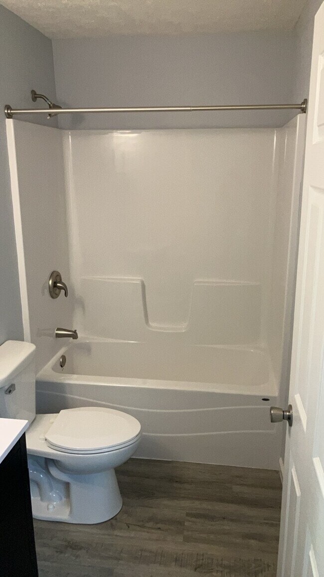 Building Photo - 2025 Culver Ave