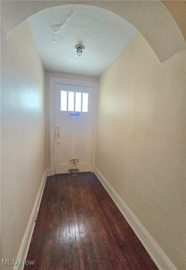 Building Photo - 1617 Maple Ave