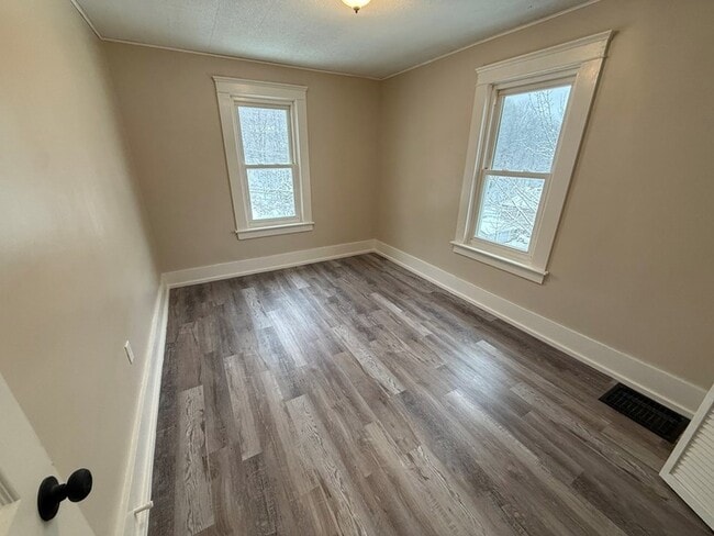 Building Photo - 608 Cooper Ave