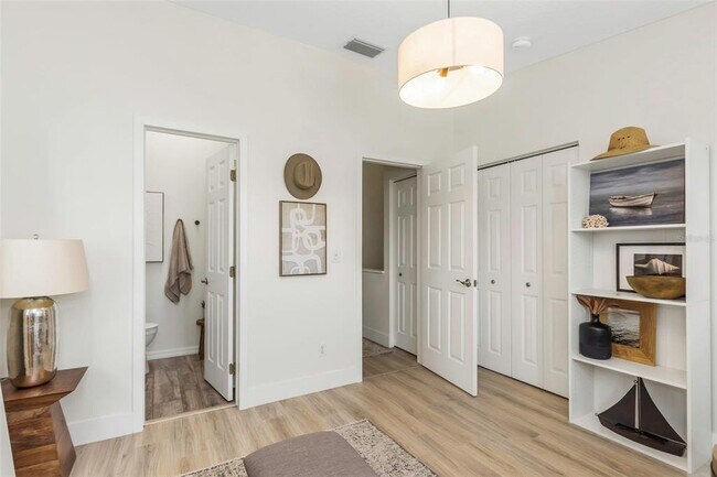 Building Photo - 375 Madeira Cir