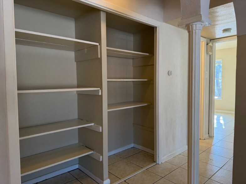 Building Photo - 170 De Chantle Rd