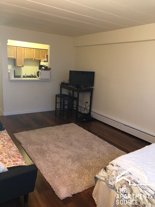 Building Photo - 6821 N Sheridan Rd