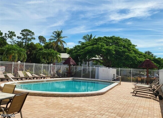 Building Photo - 4611 Bayshore Dr