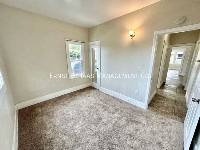 Building Photo - 702 E Burnett St