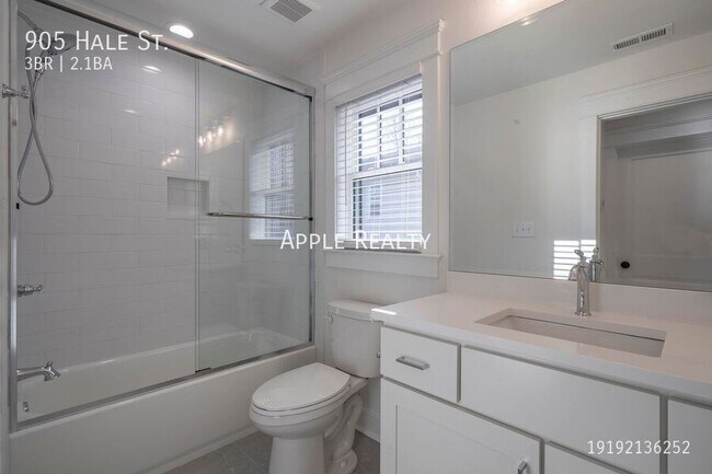 Building Photo - 905 Hale St